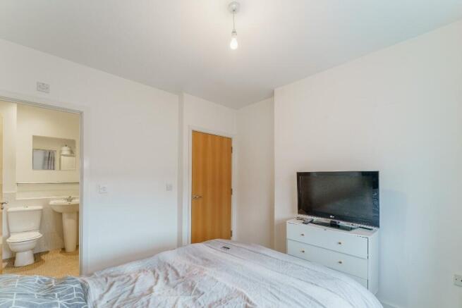 2 bed Apartment for sale Image 8