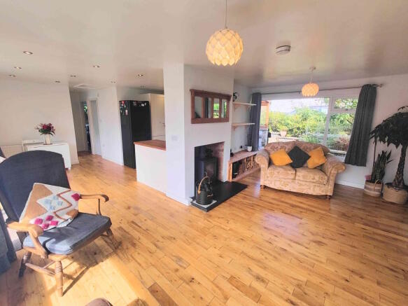3 bed Bungalow for sale Image 4