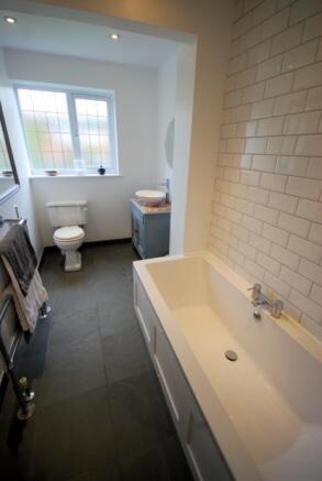 Manor Crescent 29 − Bath 1
