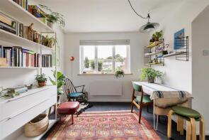 15, Green Pond Close, London E17 6EE