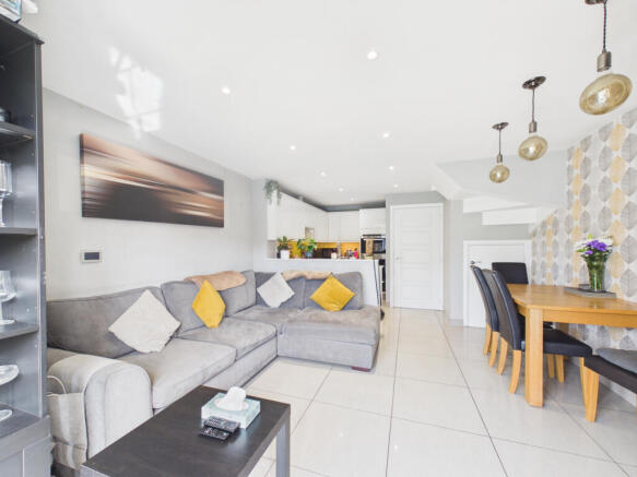 4 bed Semi-Detached for sale Image 8