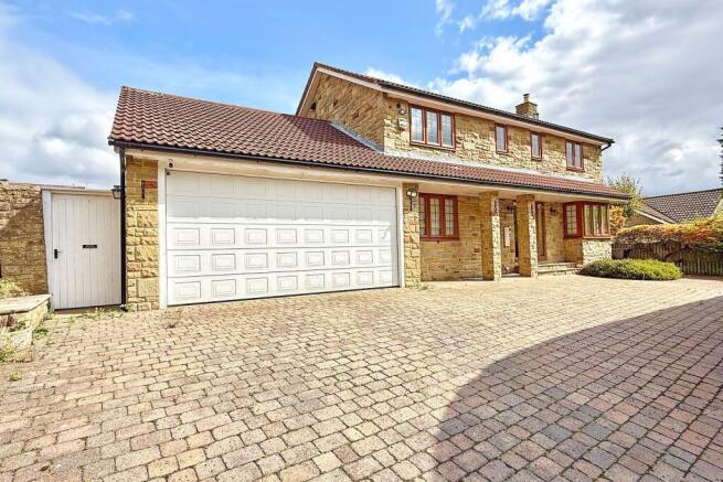 4 bed House for sale Image 12