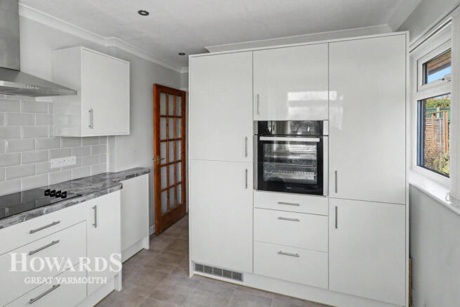 St Georges Drive, Caister-on-Sea photo 4