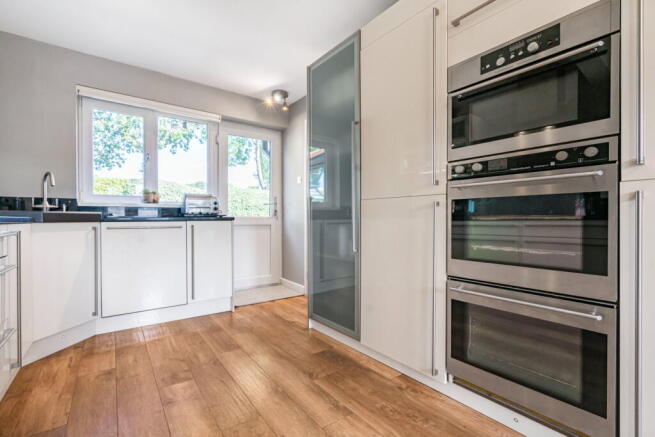 4 bed Detached for sale Image 9
