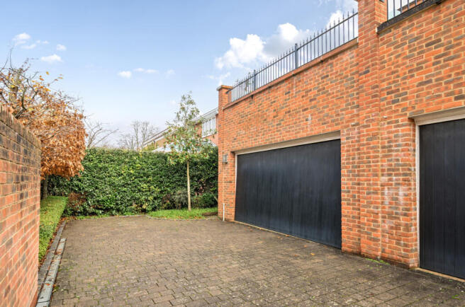 1381419-15-691488...