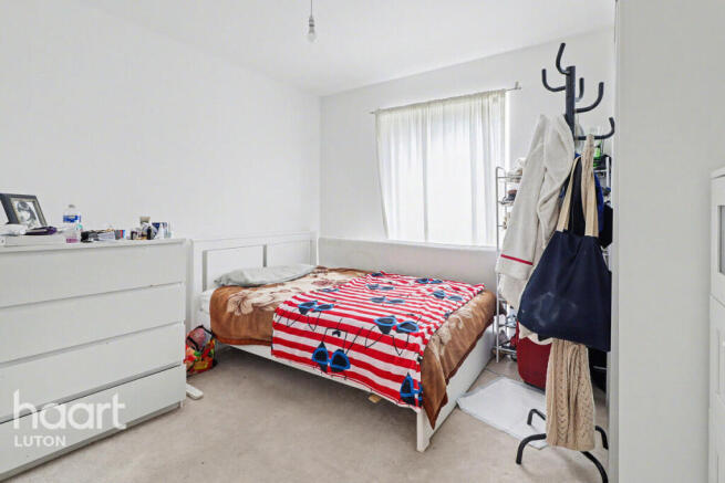 2-bed flat on Kimpton Road, Luton, £270,000
