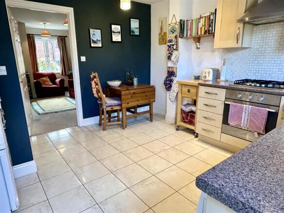 DINING/KITCHEN
