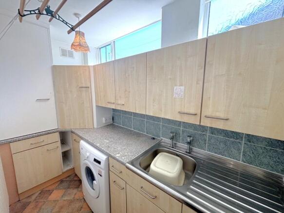 1 bed Detached for sale Image 4