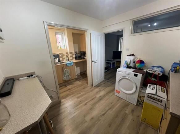 51e kitchen.jpg