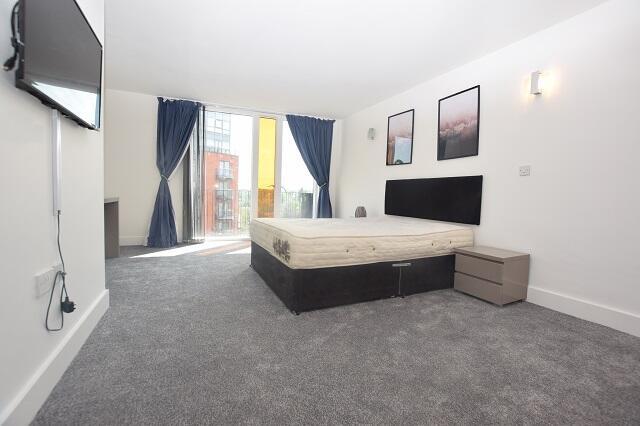 2 bed Apartment to rent Image 6