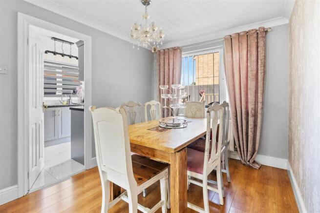 3 bed Semi-Detached for sale Image 4