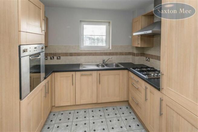 BEAUTIFULLY FITTED MODERN KITCHEN