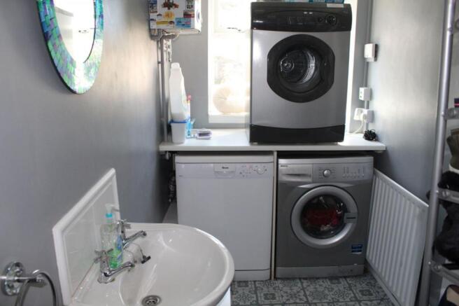 UTILITY/CLOAKROOM