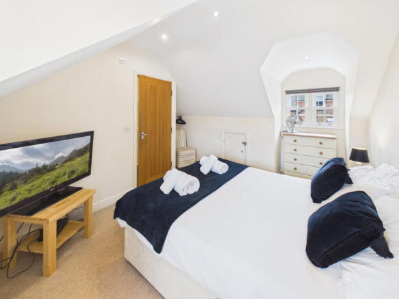 4 bed Town House for sale Image 8