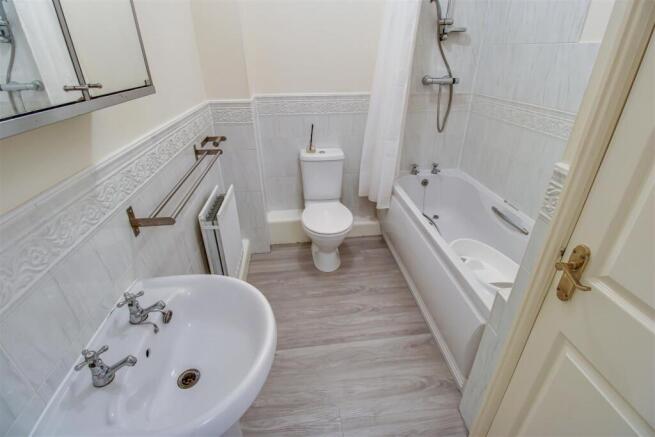 2 bed Apartment for sale Image 9