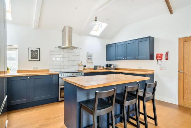kitchen 2.jpg