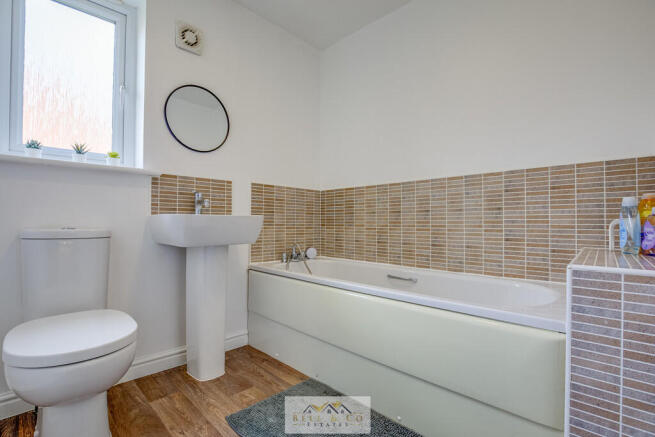4 bed Detached for sale Image 12