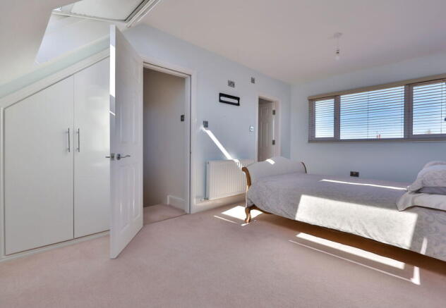 4 bed Semi-Detached for sale Image 7
