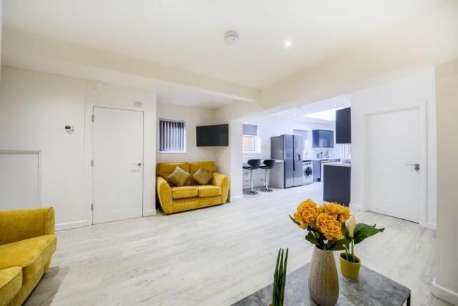 Kitchen/ Living Area