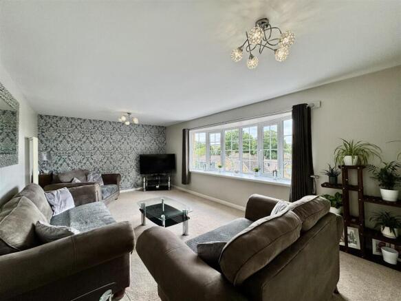 4 bed Detached for sale Image 6