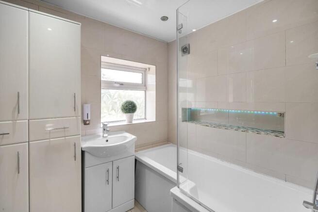 3 bed Semi-Detached for sale Image 6