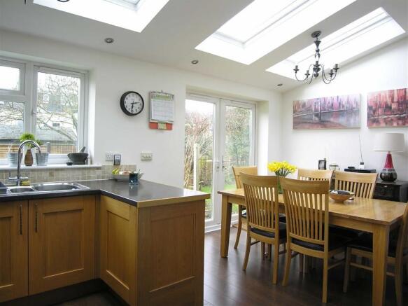 KITCHEN/DINING ROOM