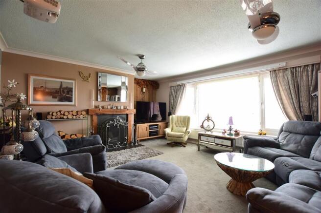 Lounge *