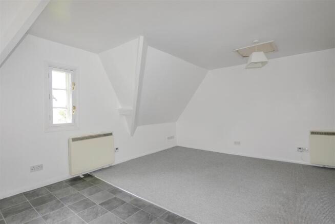OPEN PLAN LIVING AREA