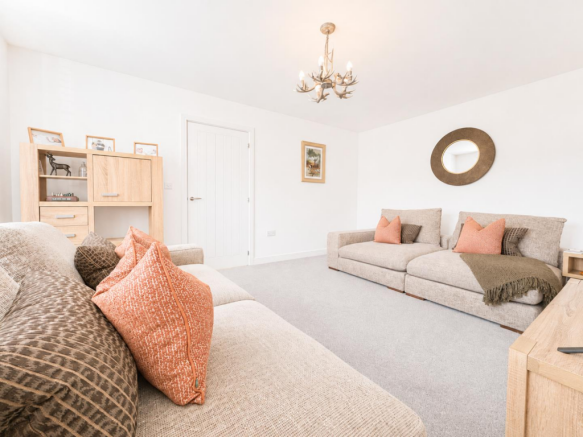 4 bed Detached for sale Image 11