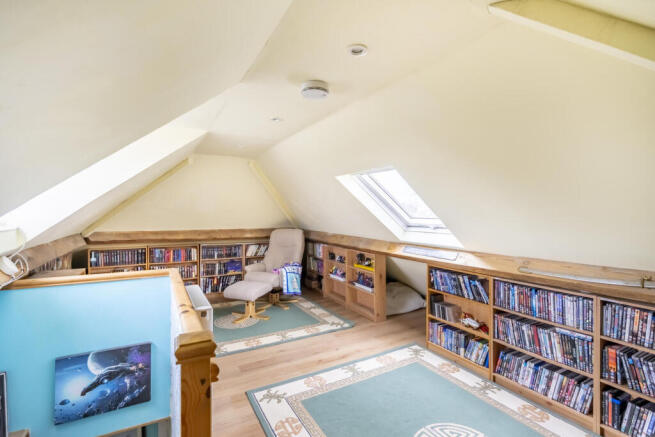 5 bed Detached Bungalow for sale Image 9
