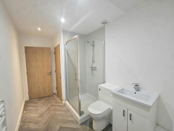 2 bed Apartment to rent Image 4