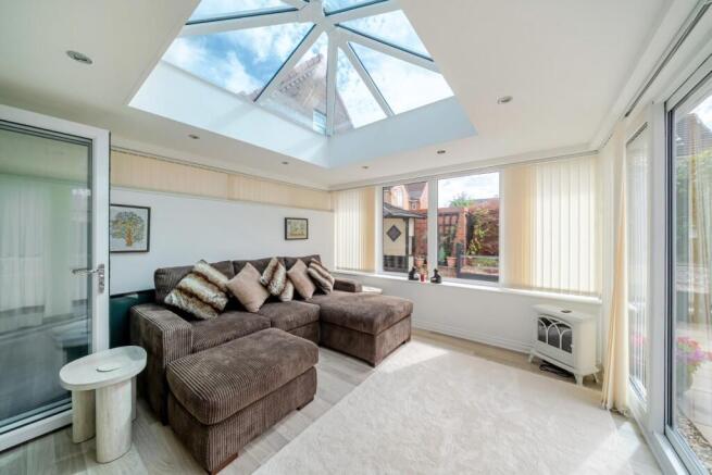 4 bed Detached for sale Image 6