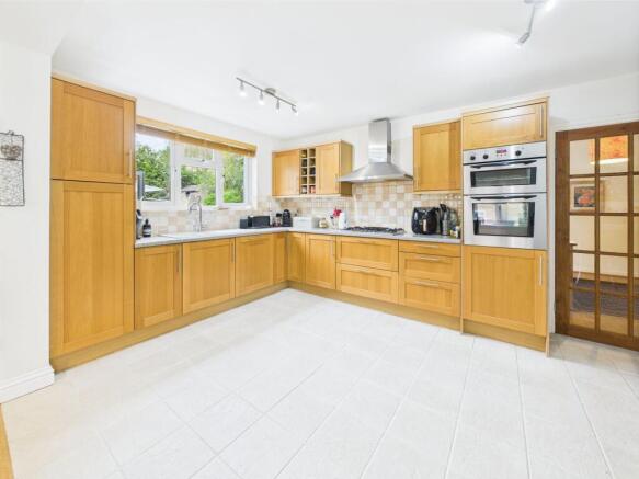 Shipton Road, Milton-under-Wychwood photo 4