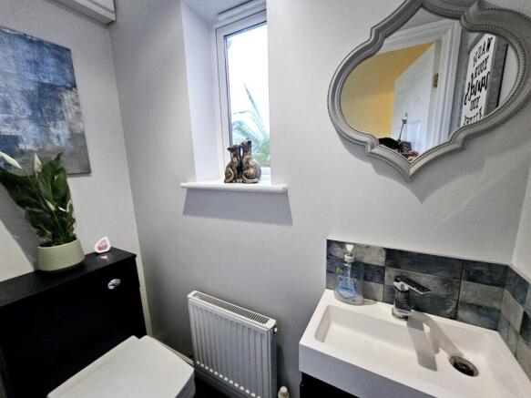 3 bed Link Detached House for sale Image 8