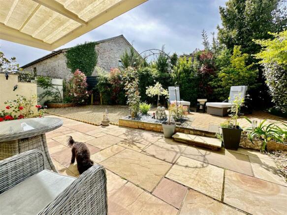 Covered Patio Area.JPG