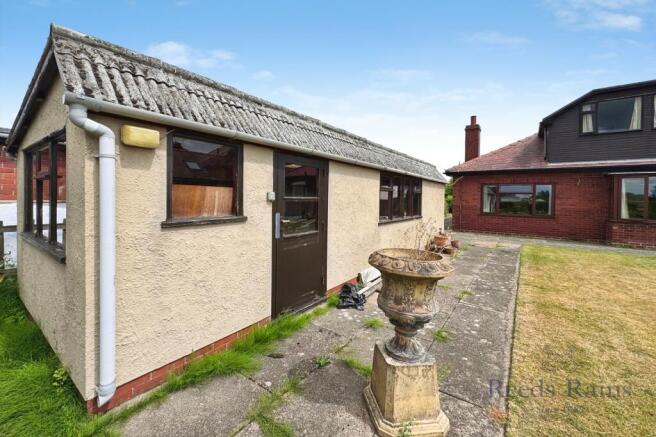 4 bed Bungalow for sale Image 4