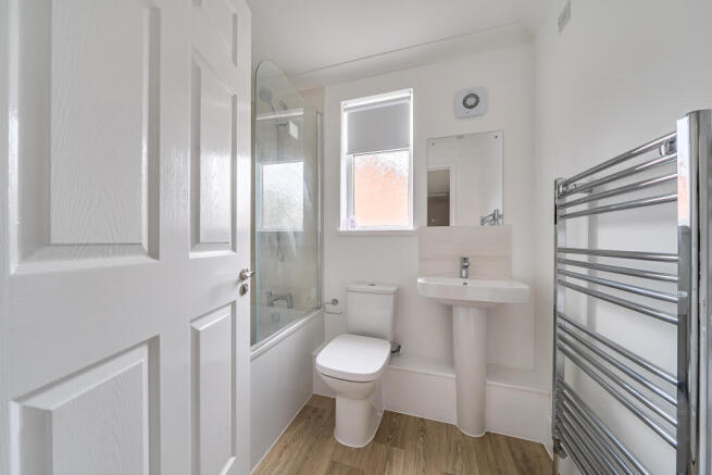 4 bed House to rent Image 7
