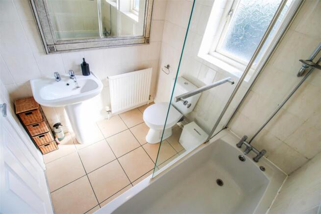 4 bed Detached for sale Image 12