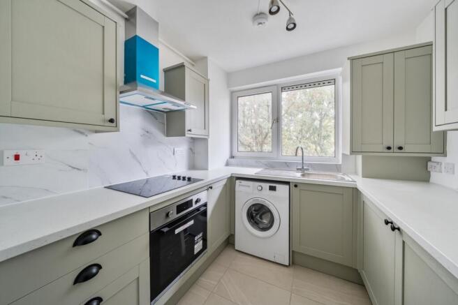 1369970-9-68f221d...