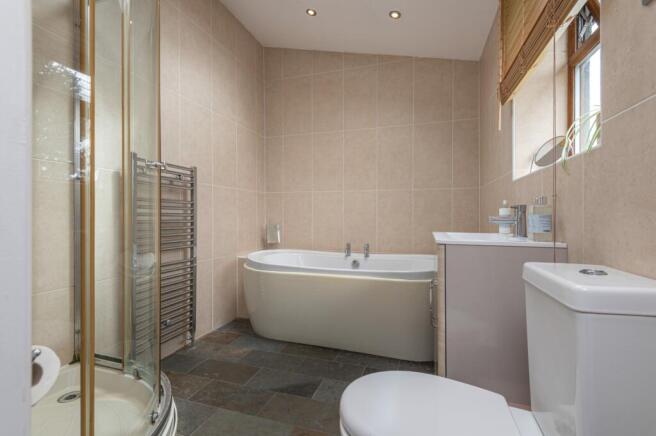 5 bed Detached for sale Image 10