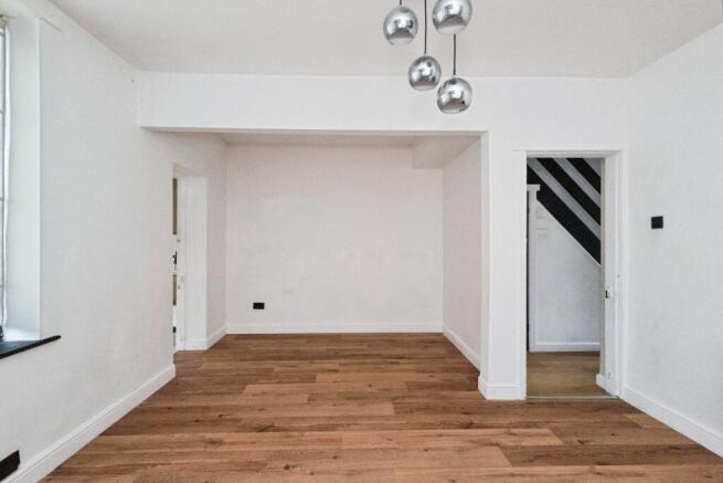 3 bed Semi-Detached for sale Image 6