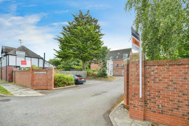 2 bed Flat for sale Image 10