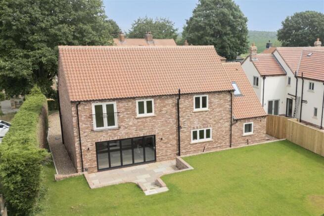 4 bed Detached for sale Image 4