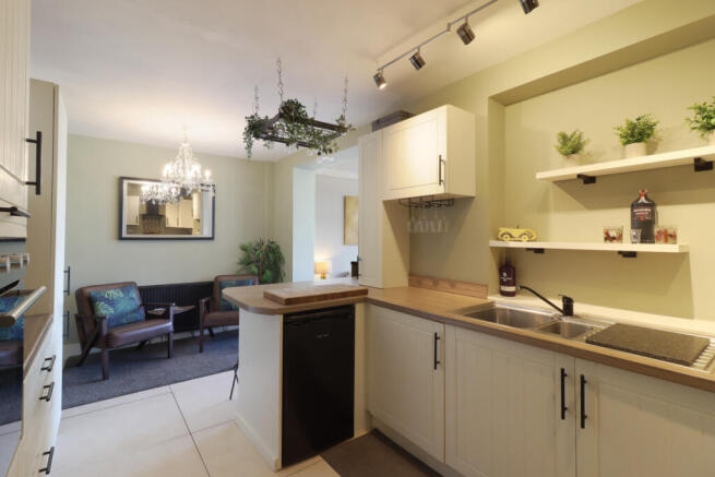3 bed Semi-Detached for sale Image 6