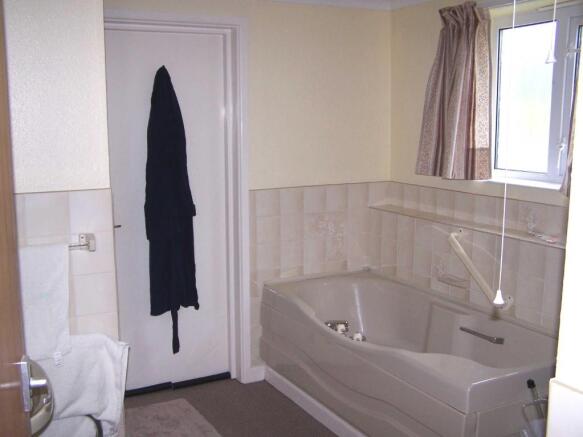 BATHROOM IN ANNEXE
