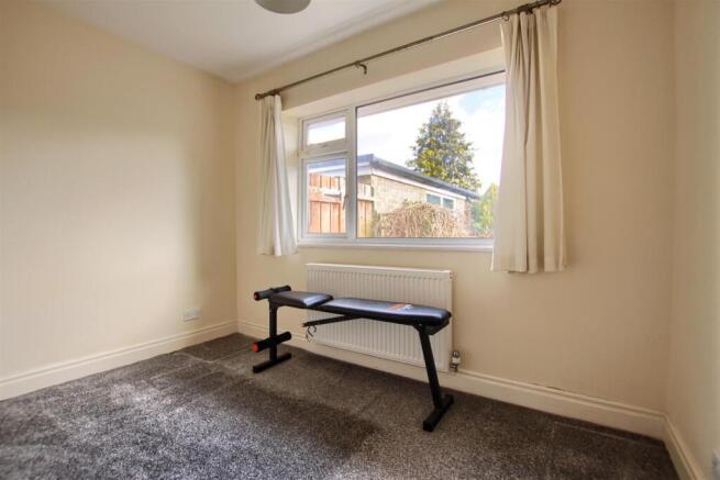 4 bed Semi-Detached Bungalow for sale Image 9