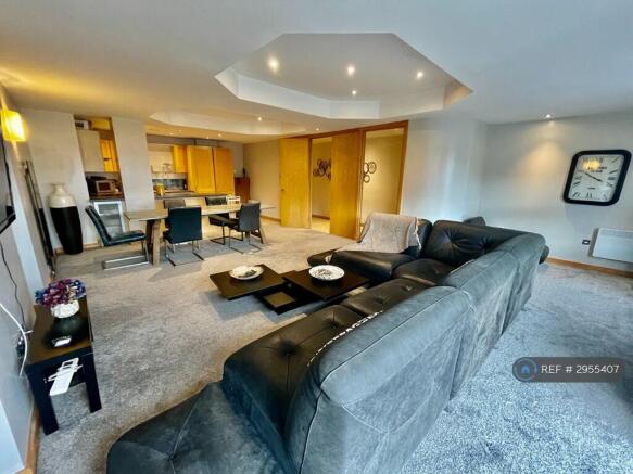 3 bed Flat to rent Image 9