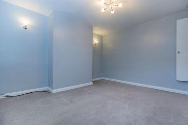 2 bed Terraced to rent Image 5