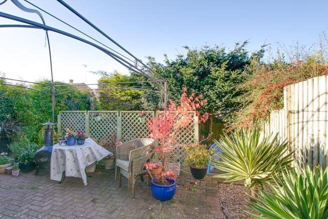2_Lee Close_rear garden1.jpg