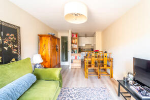 35, Theseus Walk, London N1 8DS